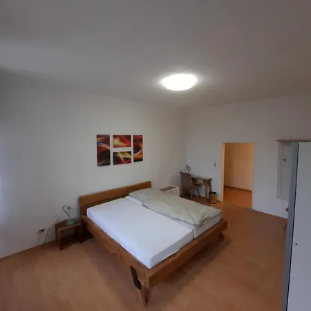 Landzeit Niedergraefenhain Apartman *
